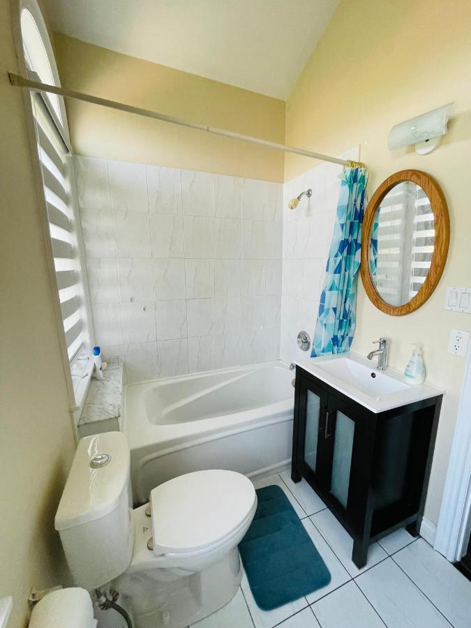 Jazzy Home Stay Mississauga Luaran gambar